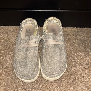 Hey Dude Wendy’s linen